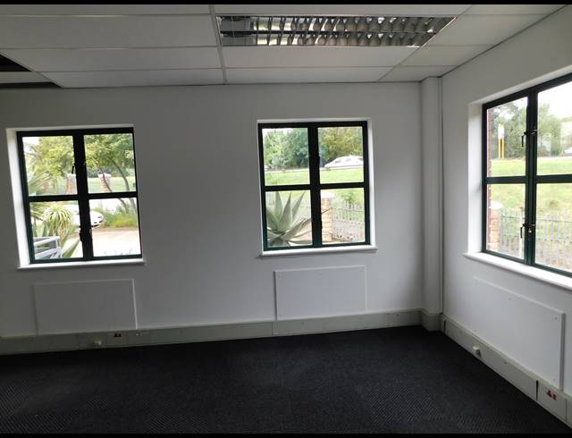 525M² OFFICE TO LET IN HYDE PARK